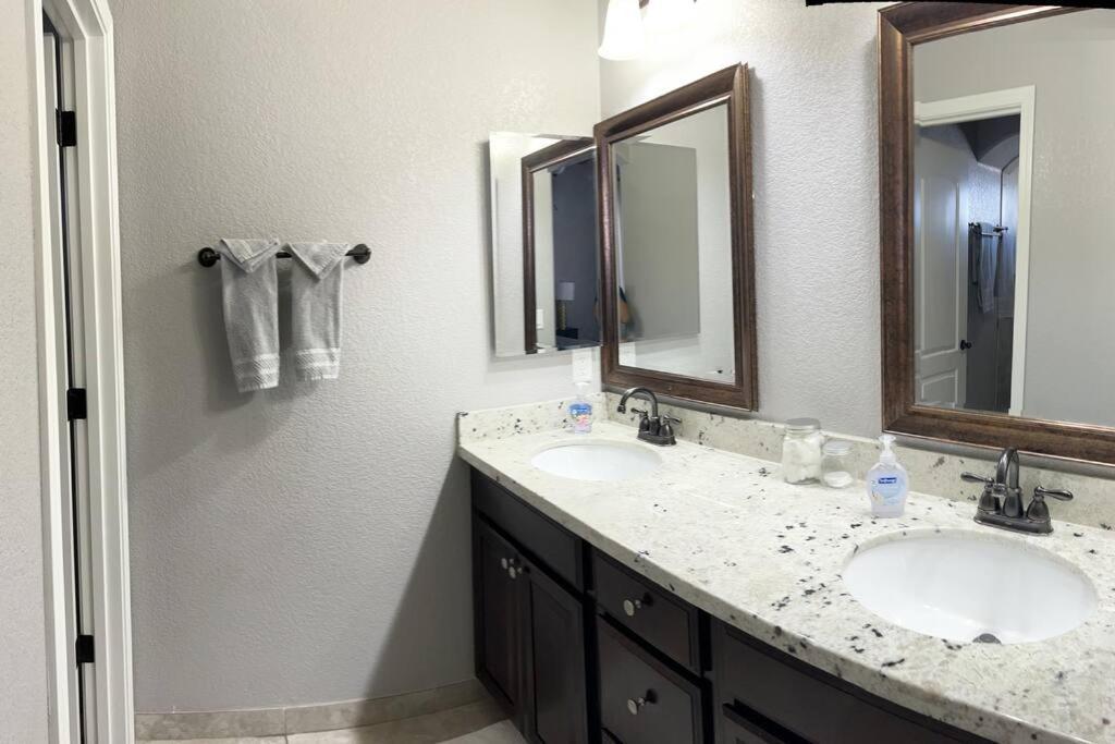 Havasu Retreat! Pool, Spa, Gym & View مدينة ليك هافاسو المظهر الخارجي الصورة
