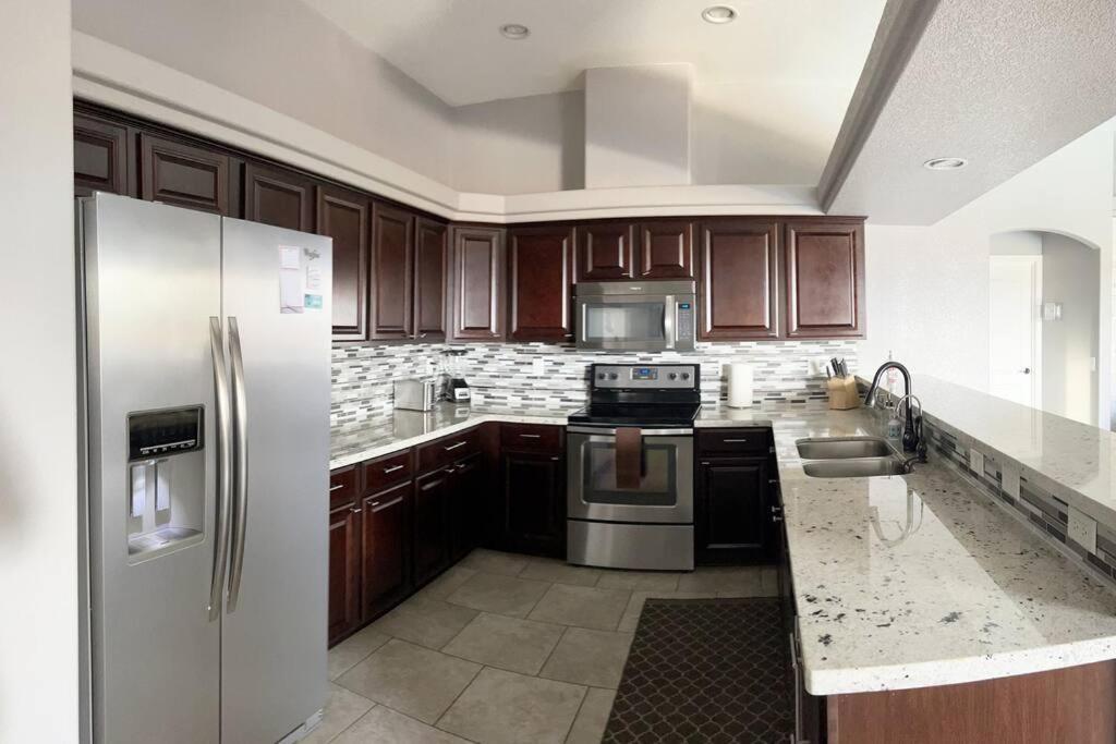 Havasu Retreat! Pool, Spa, Gym & View مدينة ليك هافاسو المظهر الخارجي الصورة